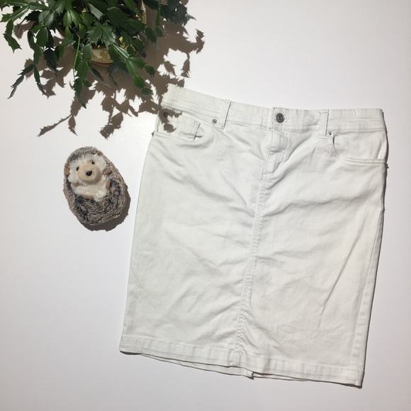 G.H. Bass & Co. Dresses & Skirts - Bass • white denim pencil skirt